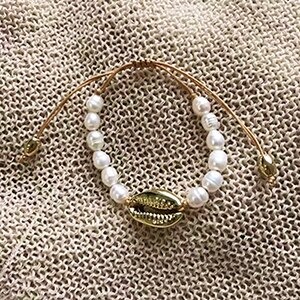 Bracelets coquillages et perles élastiques