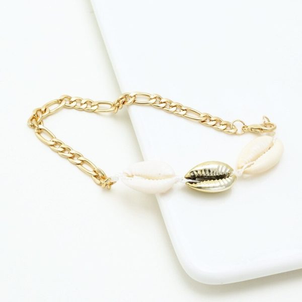 Bracelet coquillages blanc et chaîne à maillons or