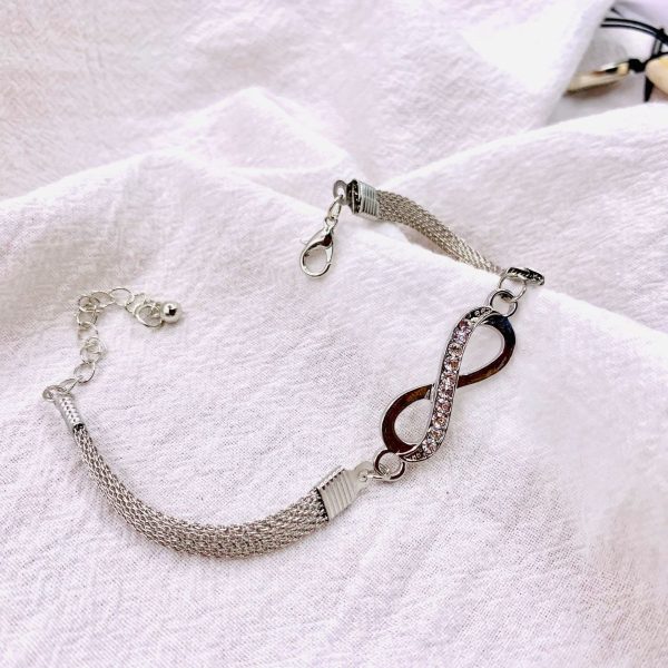 Bracelet infinity avec strass couleur argent