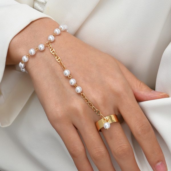 Bracelet bague avec perles blanches
