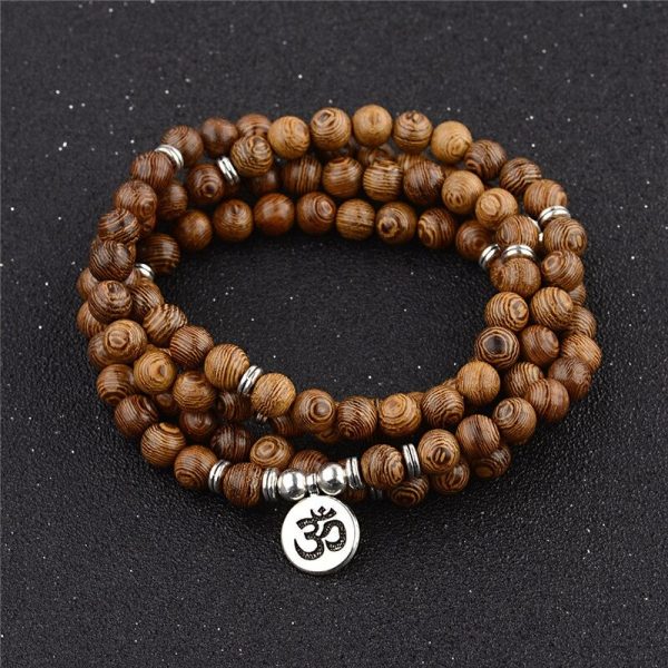 Bracelet tibétain en perles en bois avec breloque ohm