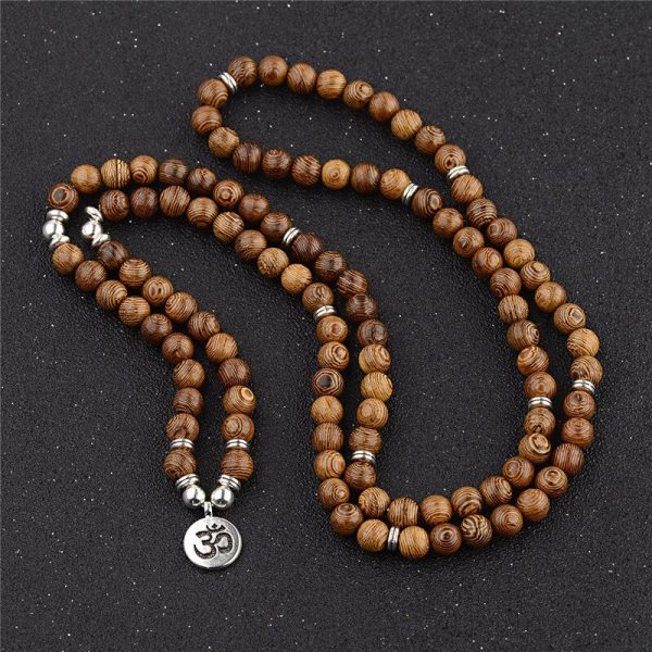 Bracelet tibétain en perles en bois avec breloque ohm