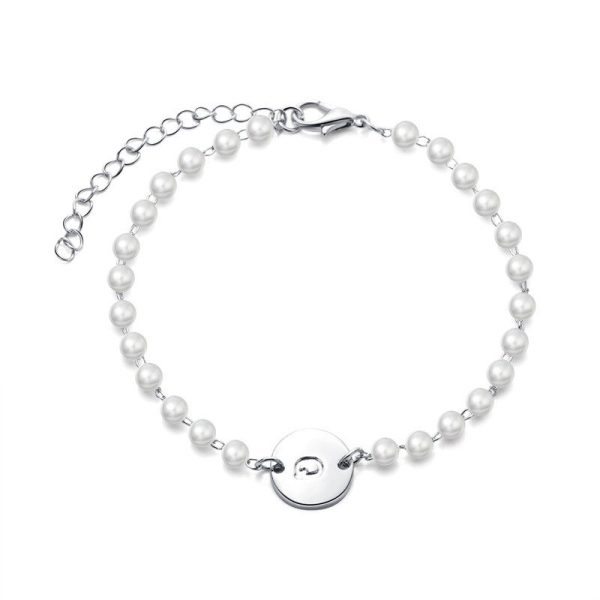 Bracelet initiale avec perles et pendentif rond