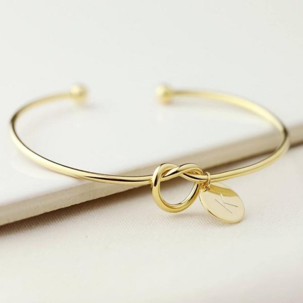 Bracelet initiale doré avec un nœud