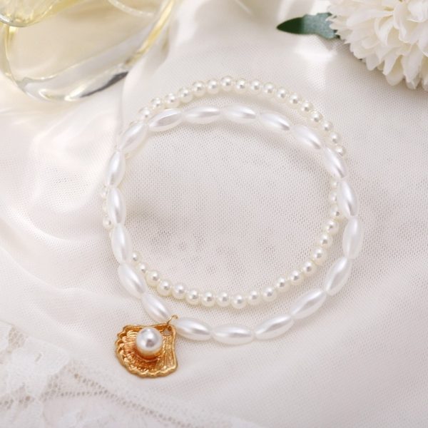Bracelet de cheville perles blanches et coquillage doré