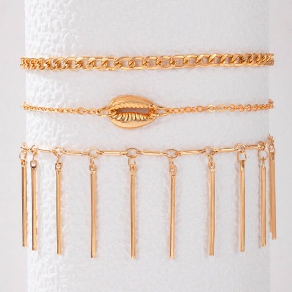Bracelet de cheville bohème de trois pièces, chaînes fines dorées et pendentif coquillage