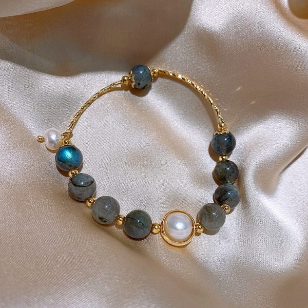 Bracelet pierre de lune et perles d'eau douce sur chaîne dorée