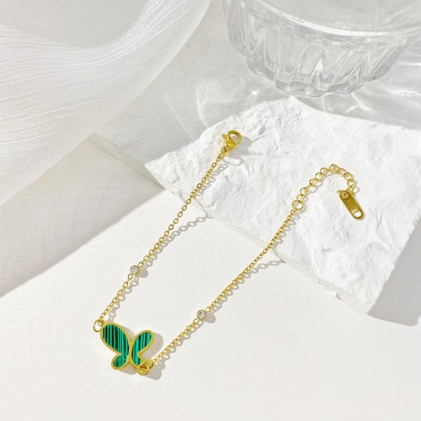 Bracelet malachite chaîne dorée et papillon