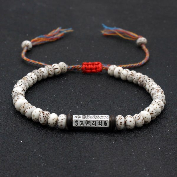 Bracelet bouddhiste en perles bodhi naturelles et amulette sculptée
