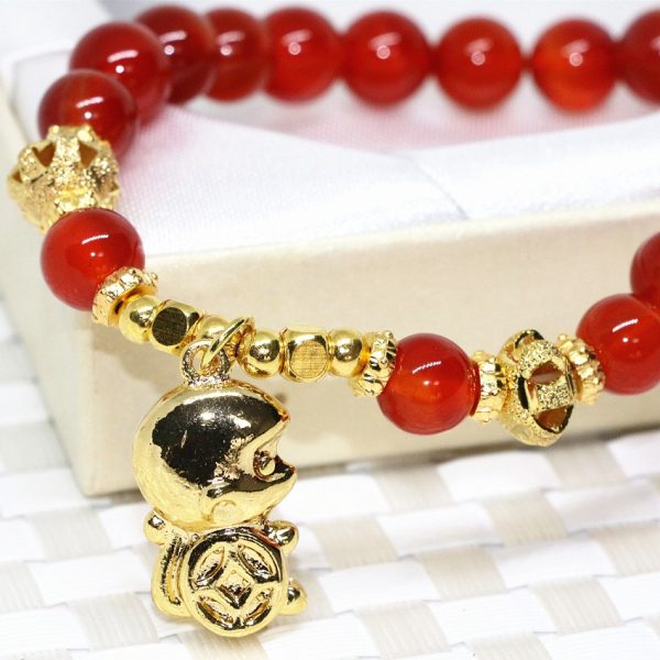 Bracelet cornaline perles rouge et pendentif singe doré