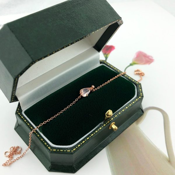 Bracelet quartz rose en plaqué or et pétale de fleur de cerisier rose