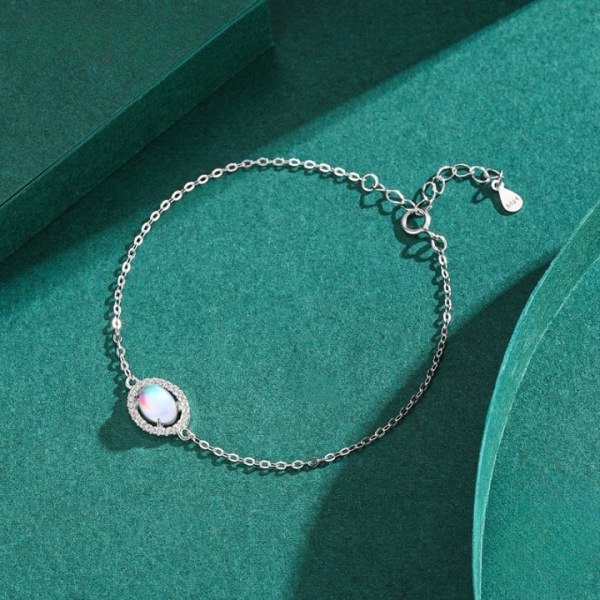 Bracelet pierre de lune chaîne fine en argent et cristaux